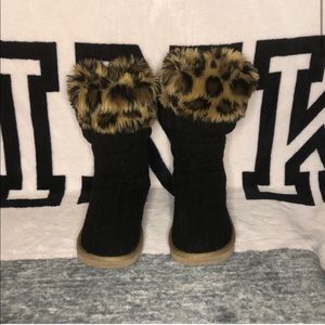 ✨HTF VS Pink Leopard/Cheetah Print Mukluks✨